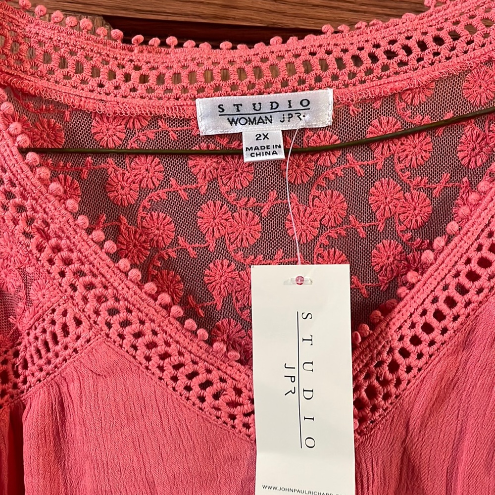 Dressy women’s top new with tags